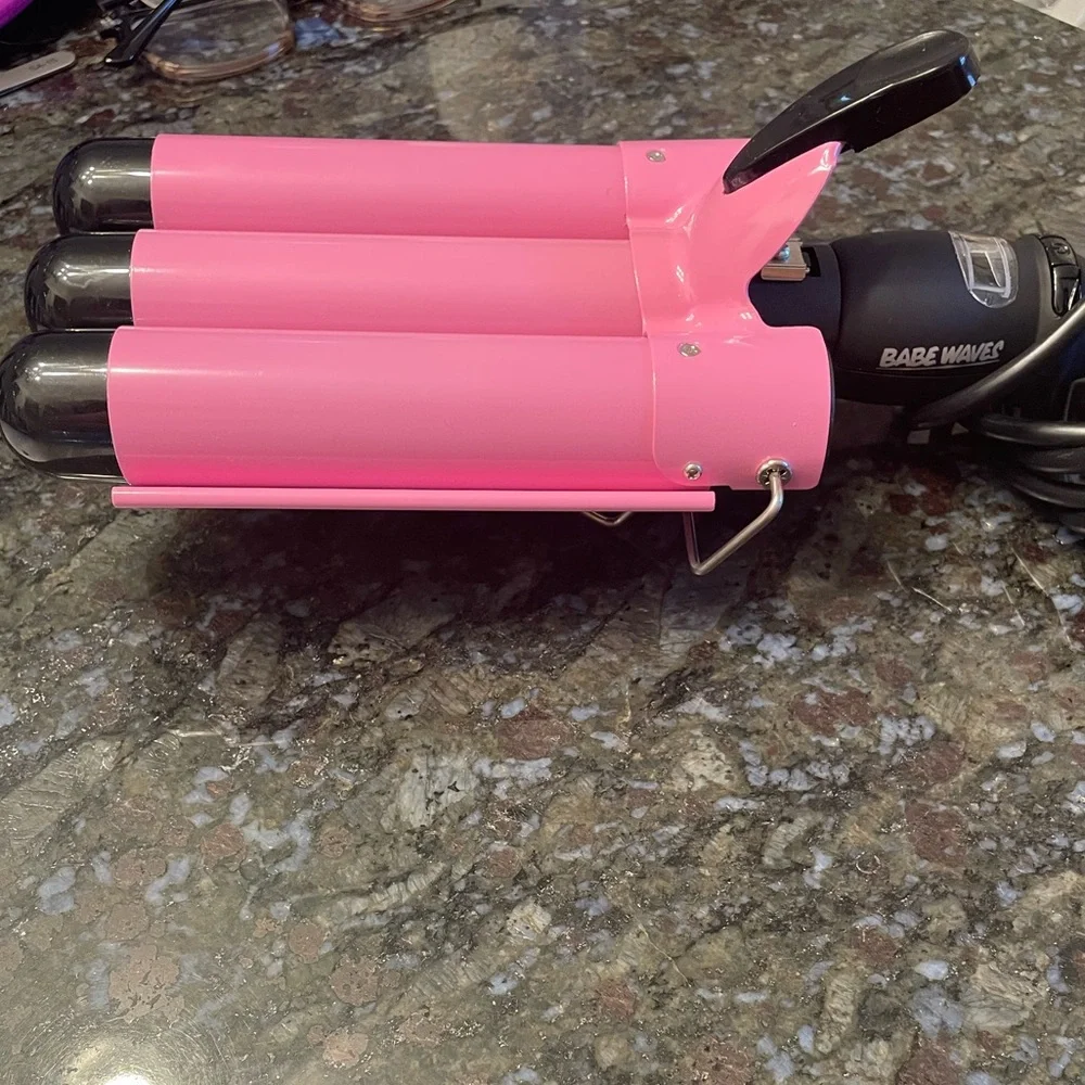 Babe Wave Pink Triple Barrel Waver for Women jumbo 1.25 barrel